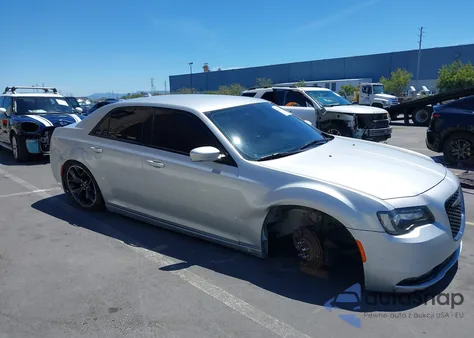 2021 Chrysler 300 300S z USA, uszkodzony, nr VIN 2C3CCABG2MH546101